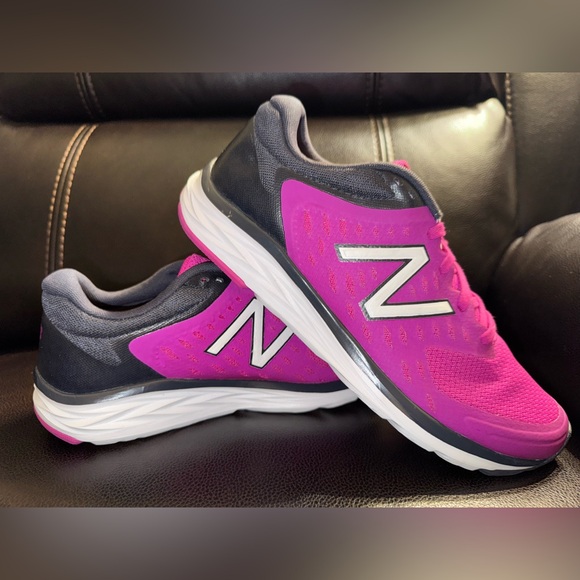 New Balance Women’s  490 V5 Running Shoe size 10.5 - Picture 1 of 6